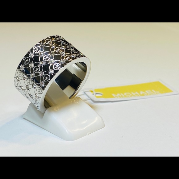 Beautiful ring MK size 8 & 9 - Picture 4 of 4